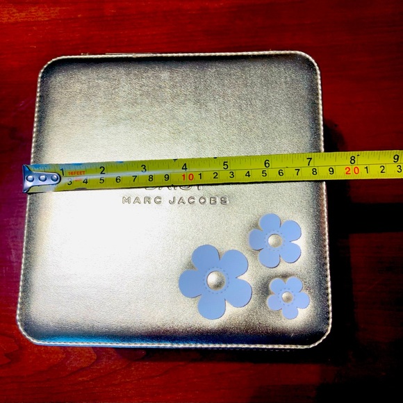 Marc Jacobs Daisy Cosmetic Bag Travel bag shiny gold large deep zipped cubic box - Picture 5 of 6